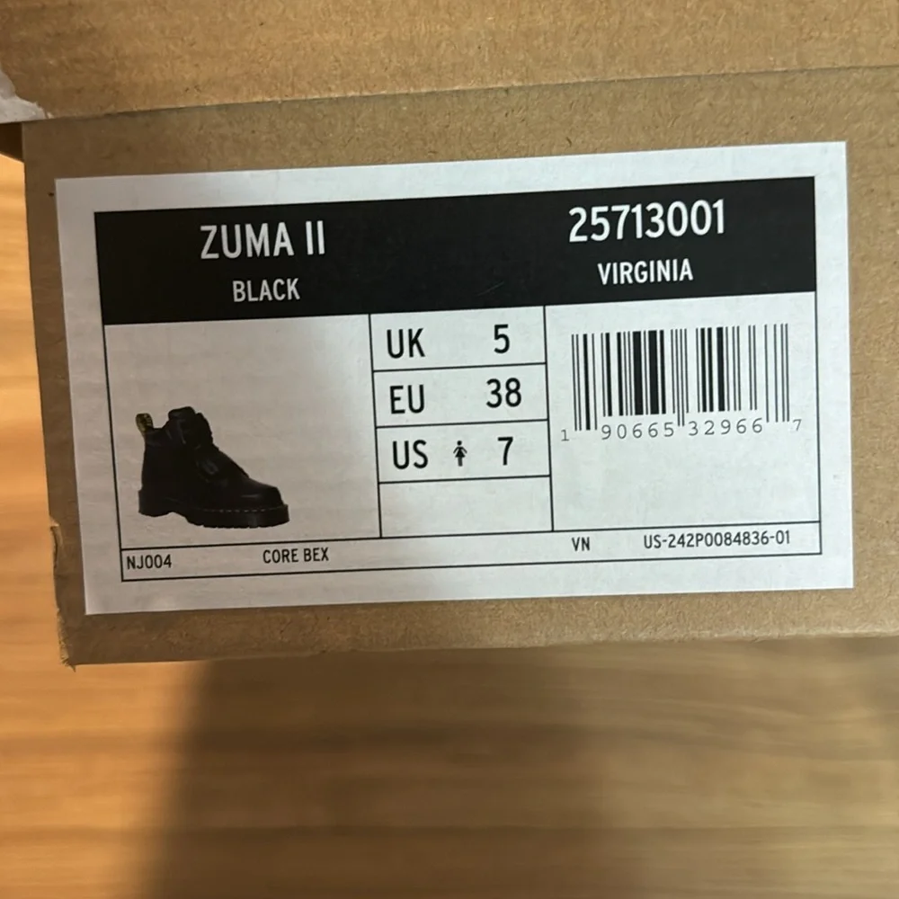 Doc Martens Zuma II boots - black, size 7. - Picture 2 of 11